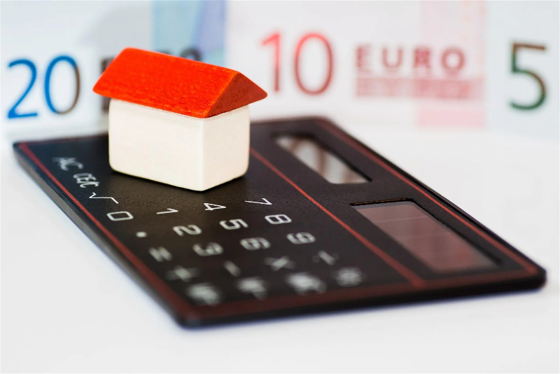Toy House On Calculator